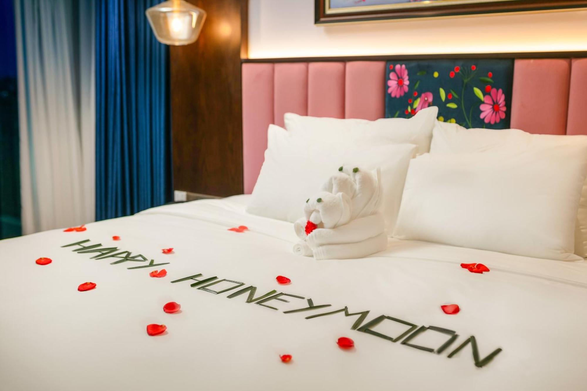 Aurora Central Hanoi Hotel Bagian luar foto